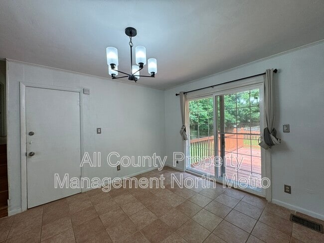 Building Photo - 4098 Idlevale Dr