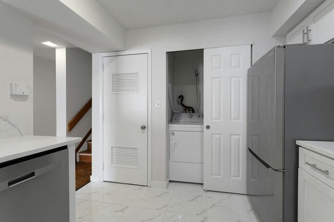 Building Photo - 806 Spinnaker Ct