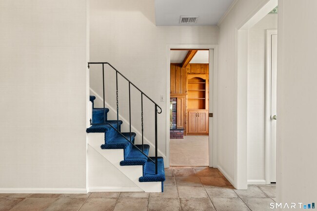 Building Photo - 56 Drake Ln