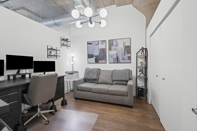 Building Photo - 758 N Larrabee St