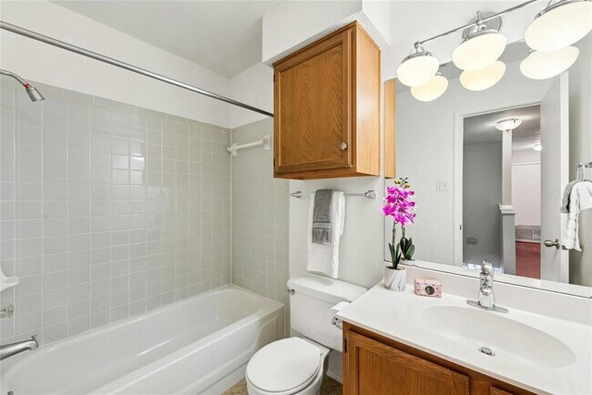 Building Photo - 8411 Glen Canyon Dr