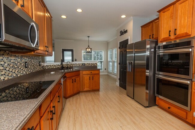 Building Photo - 4 bed, 2.5 bath Single Family Home in Char...