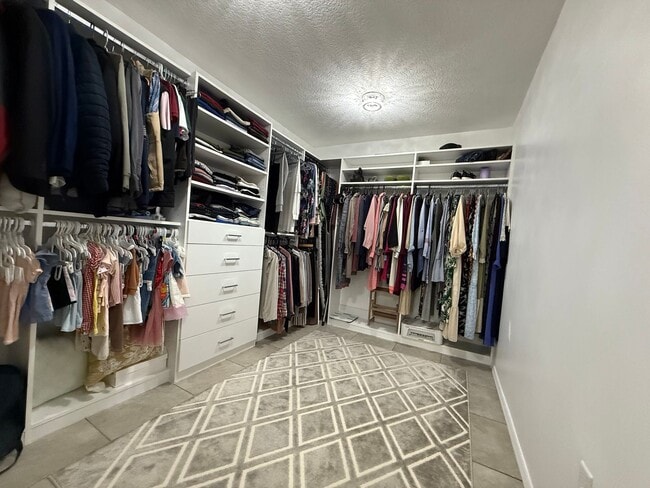 Building Photo - Beautiful updated 3 bedroom 2 bathroom home in Bayberry Lakes