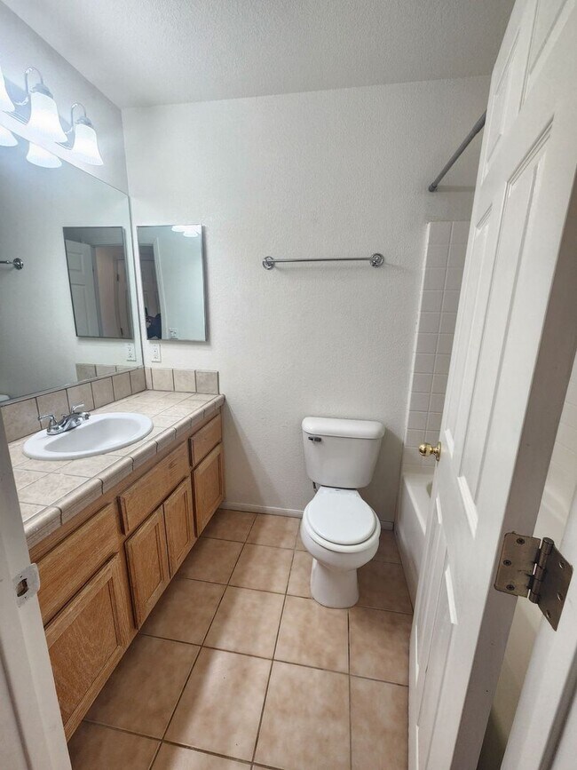 Building Photo - **$100 Move In Special**Great Home Near Downtown 29 Palms