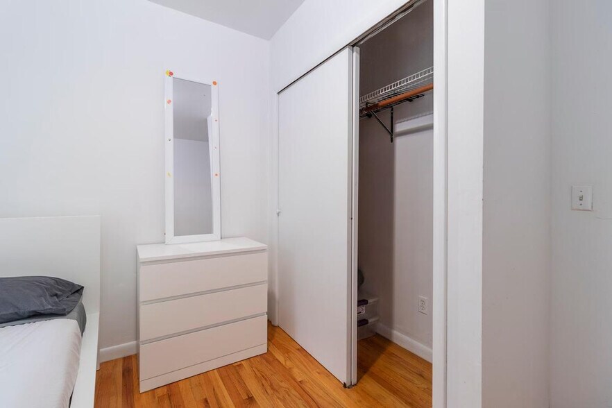 Building Photo - 320 E 93rd St