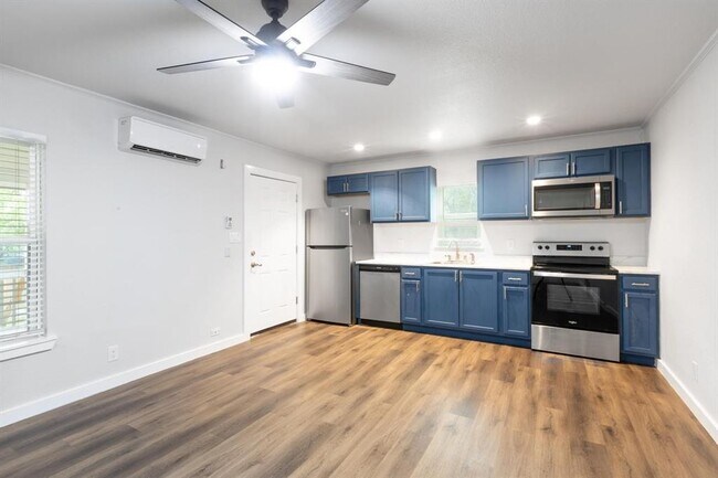 Building Photo - 1445 Hillview Ave