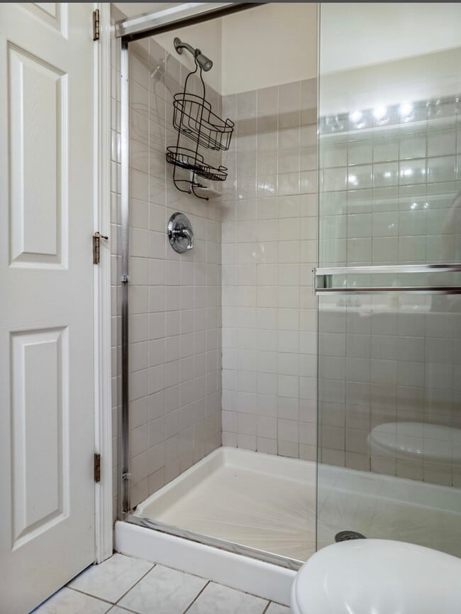 Building Photo - 138 Tanglewood Dr