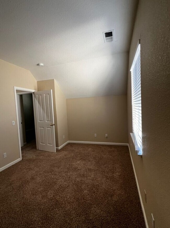 Building Photo - Desired Two Story 3 Bedroom 2.5 Bath Petal...