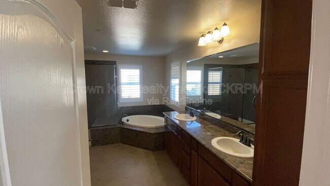 Building Photo - 172 W Viola St