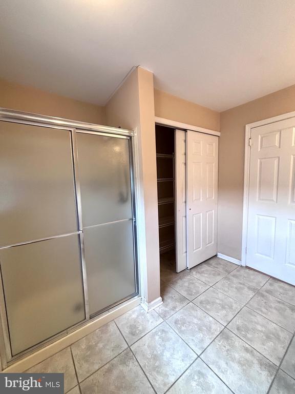 Building Photo - 7708B Normandy Dr