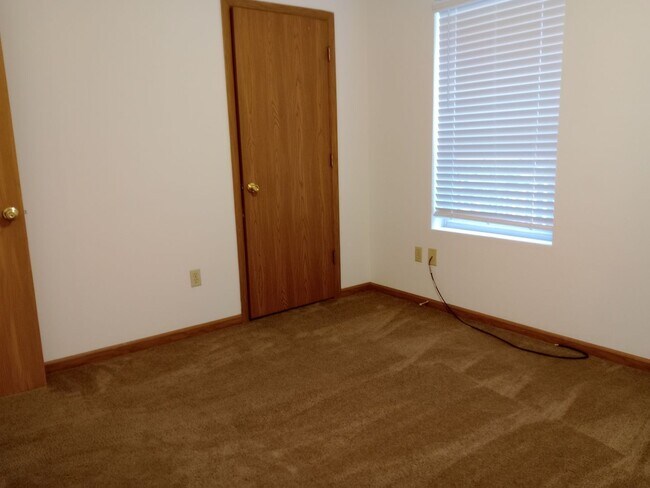 Building Photo - 3546-3548-3548 Prescott Dr