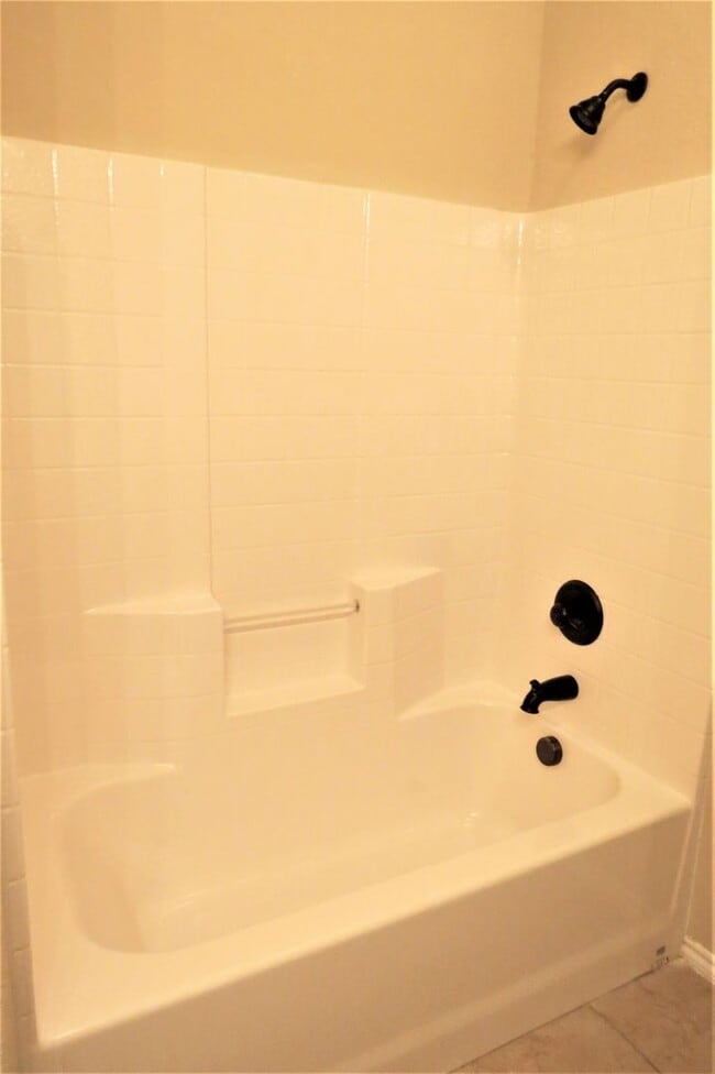 Building Photo - 3/2/2 off HWY 46 / Fridge / Interior Washe...