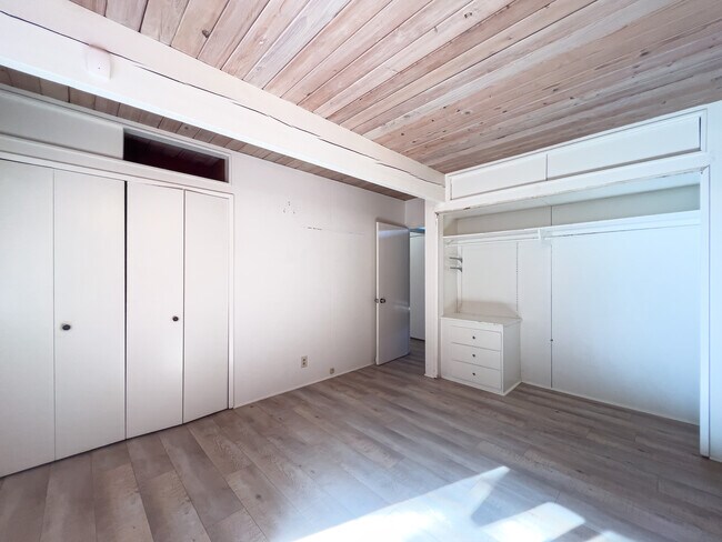 Building Photo - 1404 Oak Grove Dr