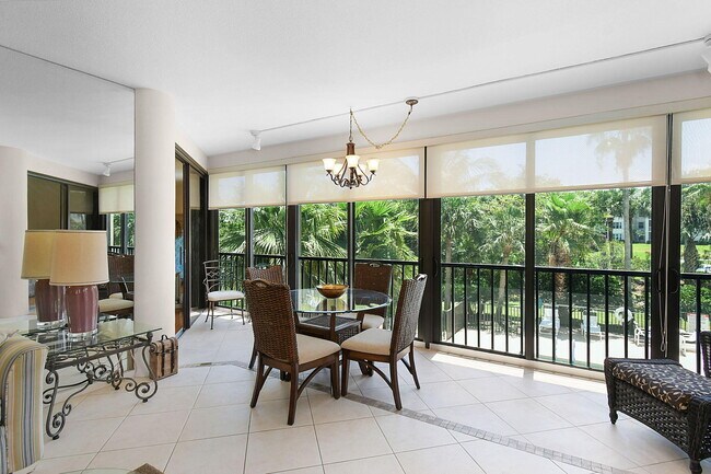 Building Photo - 221 NE Plantation Rd