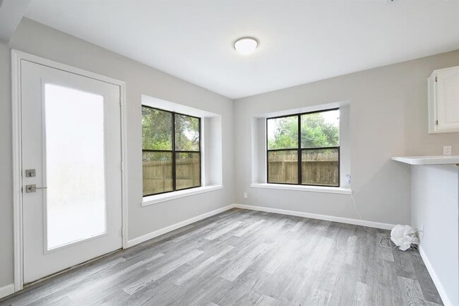 Building Photo - 14926 Eminence