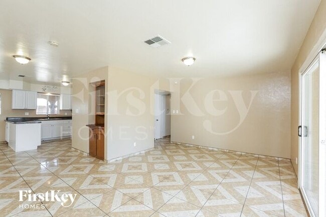 Building Photo - 2012 W Solano Dr