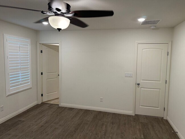 Building Photo - 2983 Duverney Ave