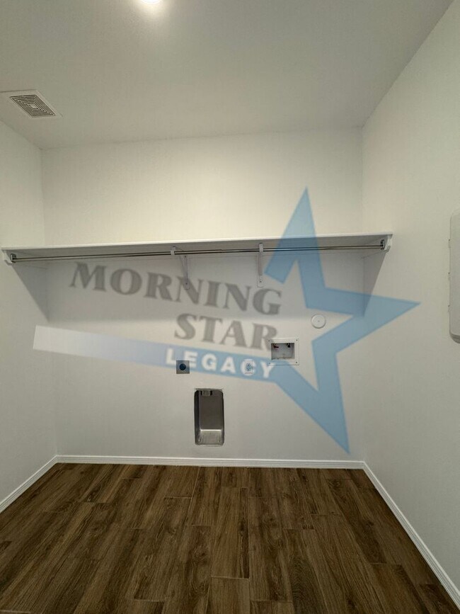 Building Photo - Newer Construction - Move in Ready!