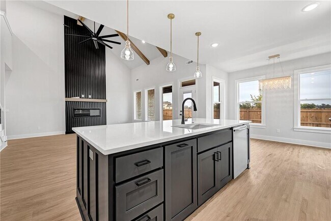 Building Photo - 1850 Momi St