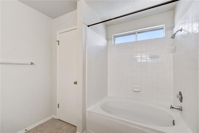 Building Photo - Large 4 Bedroom Home Near Major Conveniences