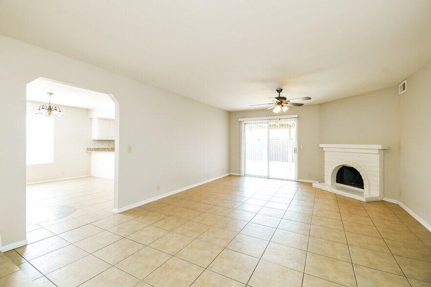 Building Photo - 503 W Cheyenne Dr