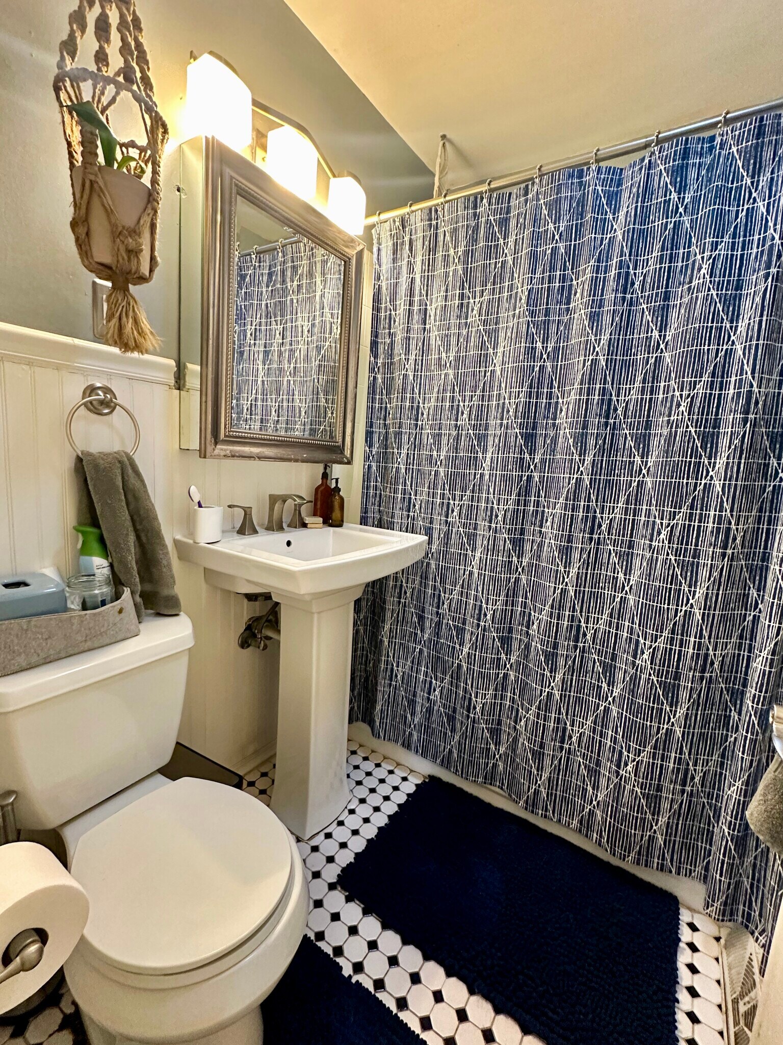 Bathroom 1 - 3131 Milwaukee St