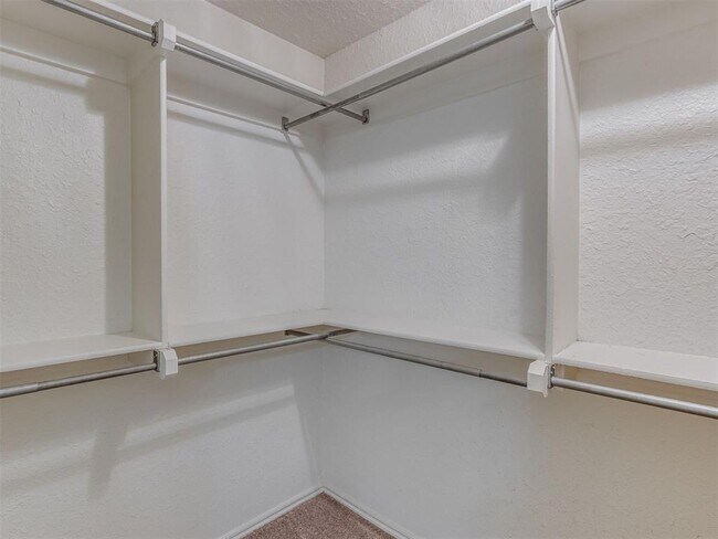 Building Photo - 3028 Weymouth Way