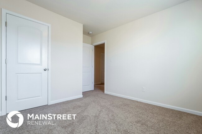 Building Photo - 3213 Dizzy Dean Dr