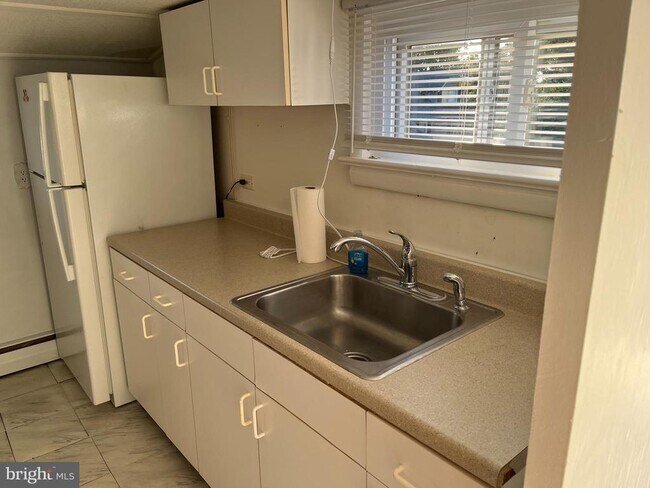 Building Photo - 124 Dallas Rd