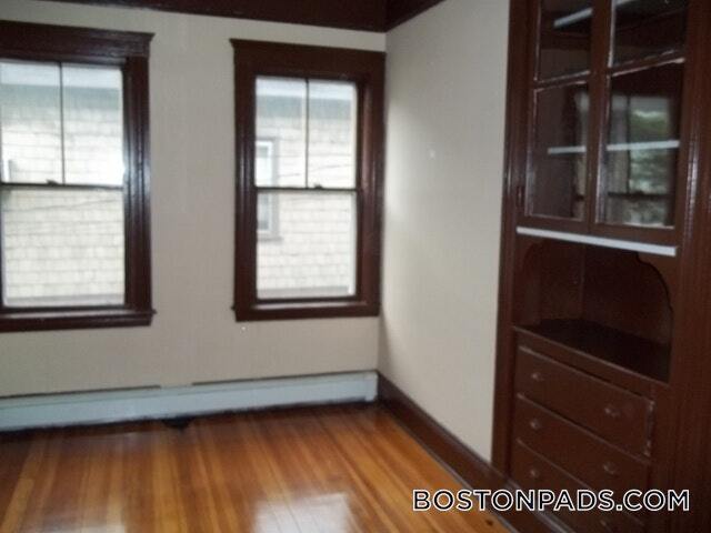 Building Photo - 122 Columbia St