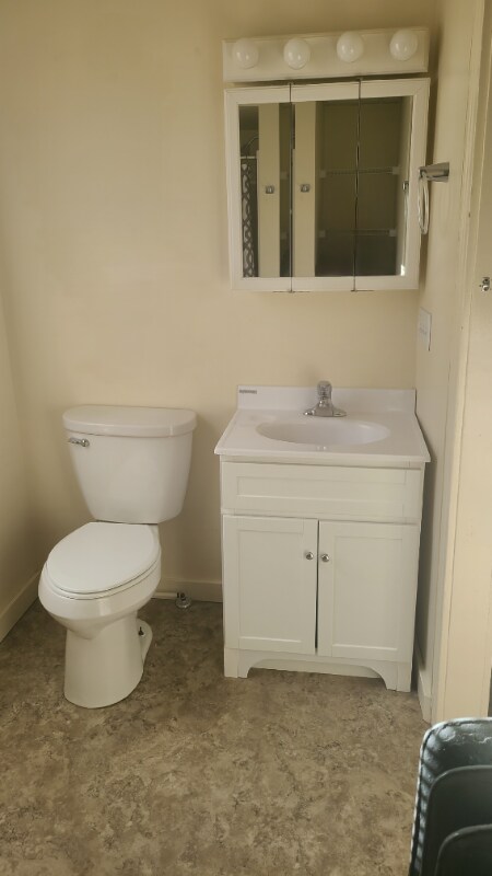 Building Photo - 210 E Pine St