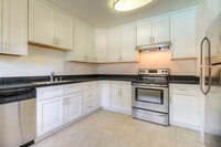 Building Photo - Renovated 2x1 - Granite, stainless-steel a...