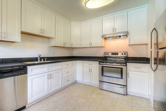 Primary Photo - 6233 Montecito Blvd