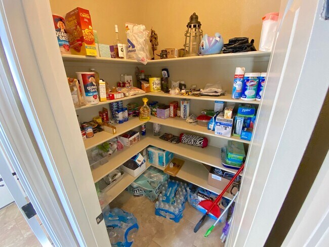 Building Photo - East El Paso 3 bed Refrig A/C w/ Gorgeous ...
