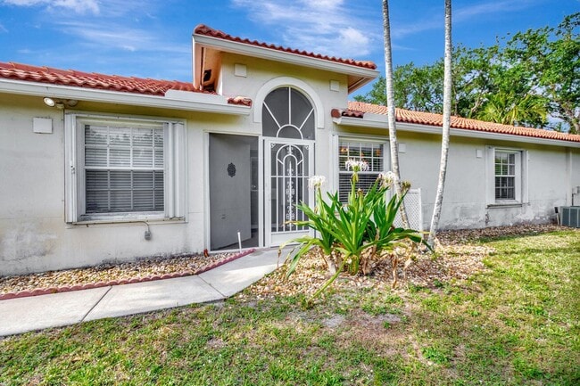 Building Photo - 14211 W La Sedona Cir