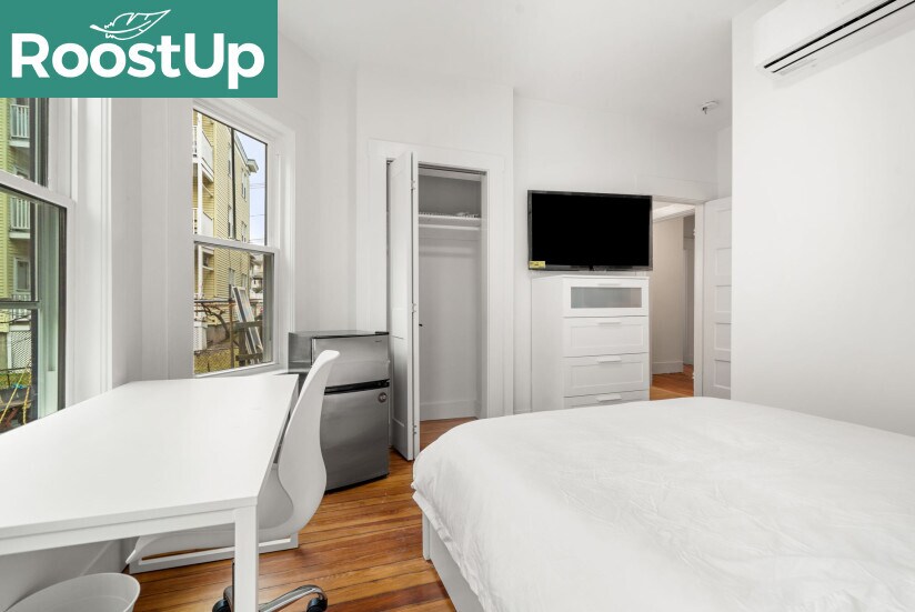 Building Photo - Furnished Bedroom with Private Ensuite Bat...