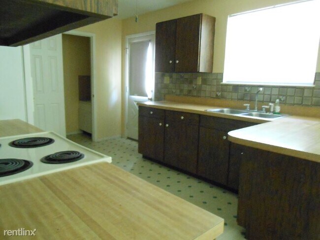 Building Photo - 2 br, 1.5 bath Townhome - 6638 Chasteen Ln