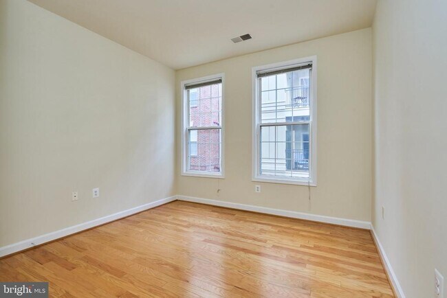 Building Photo - 1321 N Adams Ct