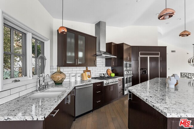 Building Photo - 3782 Berry Dr