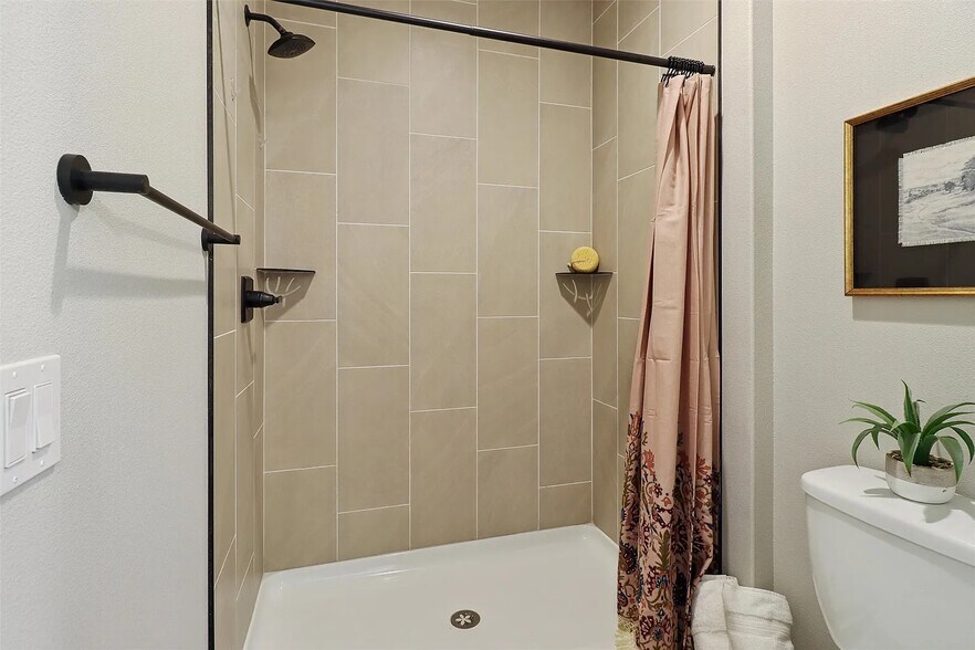 Building Photo - 520 Meadows Ct