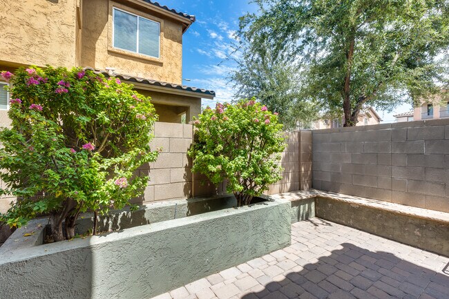 Building Photo - 11956 W Fillmore St