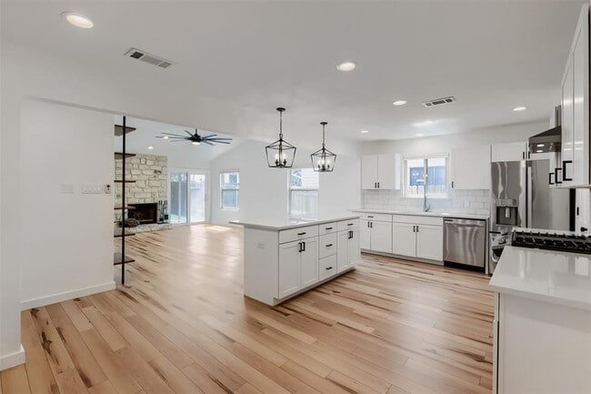 Building Photo - 2608 Piping Rock Trail