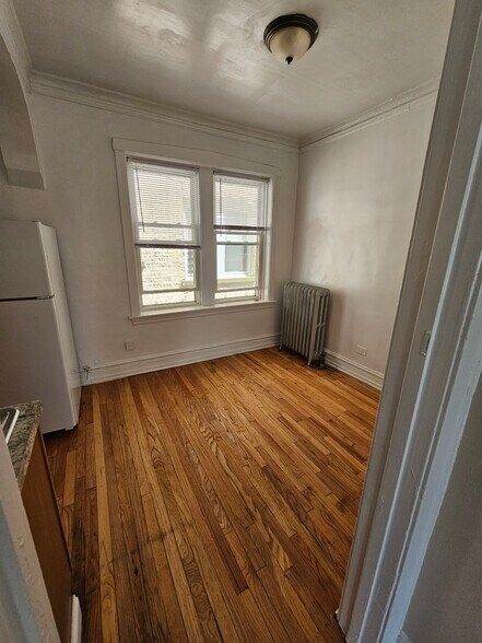 Building Photo - 4111 N Sacramento Ave