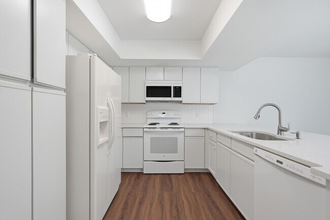 Building Photo - 114 Gleneagles Dr