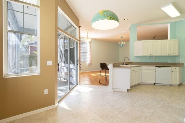 Building Photo - 9918 SW 52nd Rd