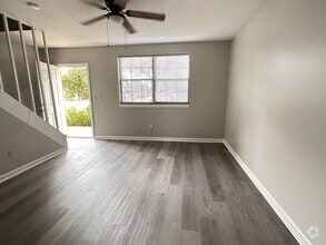 Building Photo - Island Townhouse-Close to Shopping and Beach!