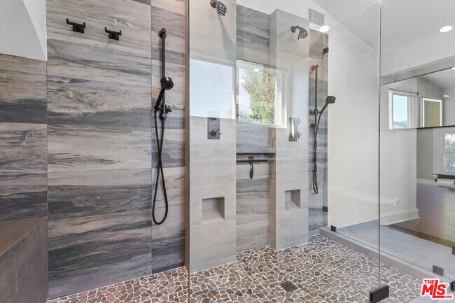 Building Photo - 4744 Haskell Ave