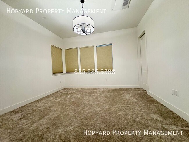 Building Photo - 302 Tea Tree Terrace