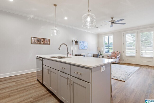 Building Photo - 829 21st Ave E