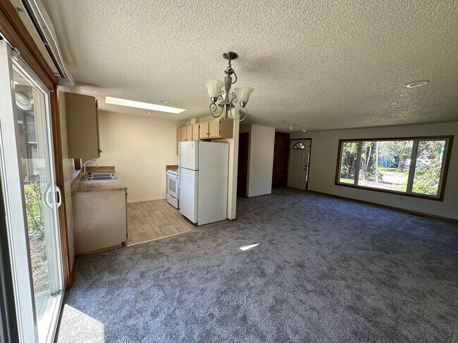 Building Photo - Welcome to this charming 3 bedroom, 2 bathroom home + Office + Large Shed + Mt Si View!